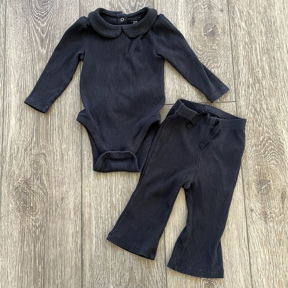 Baby GAP 6-12 Months Girl Ribbed Set